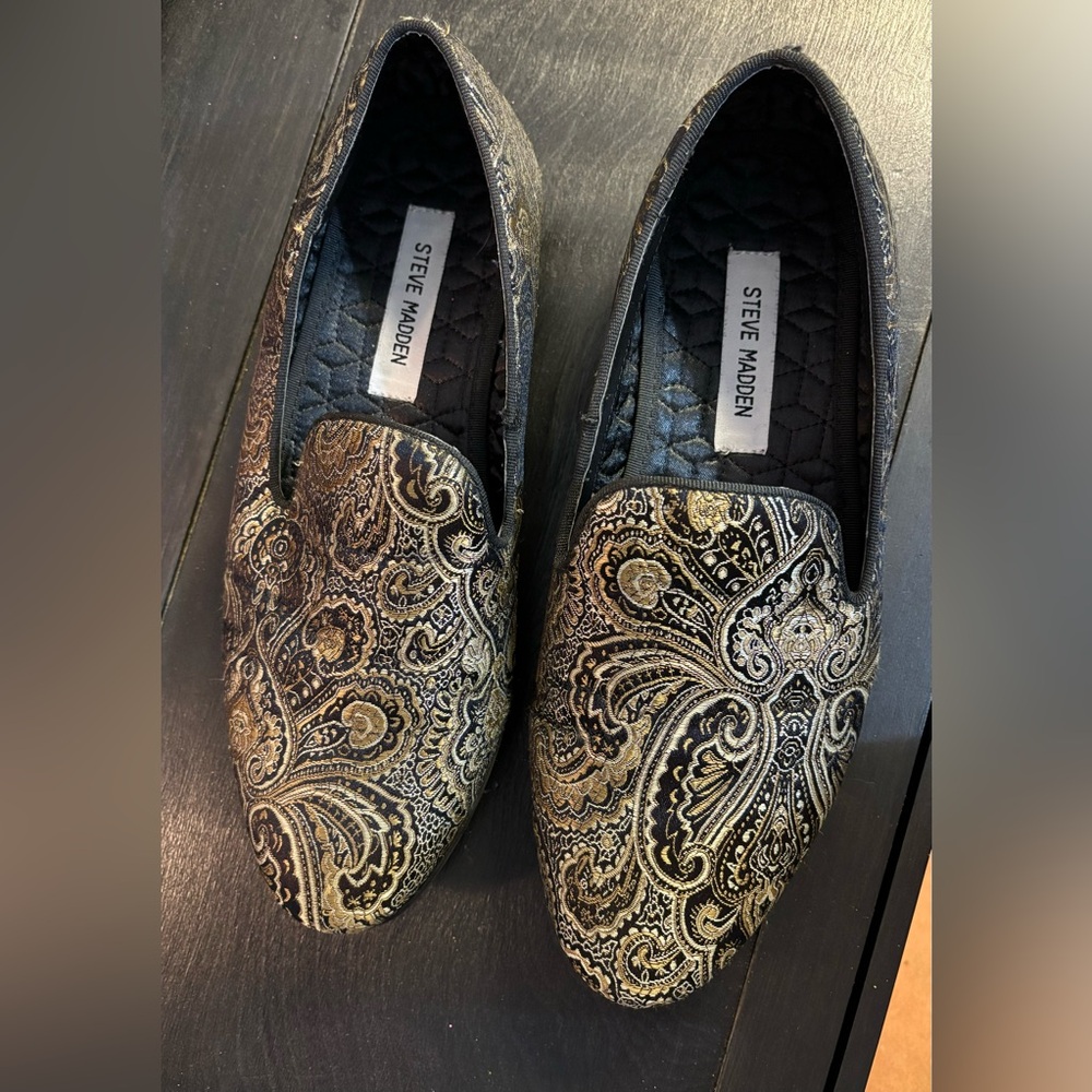 Men’s Steve Madden Black and Gold Loafers